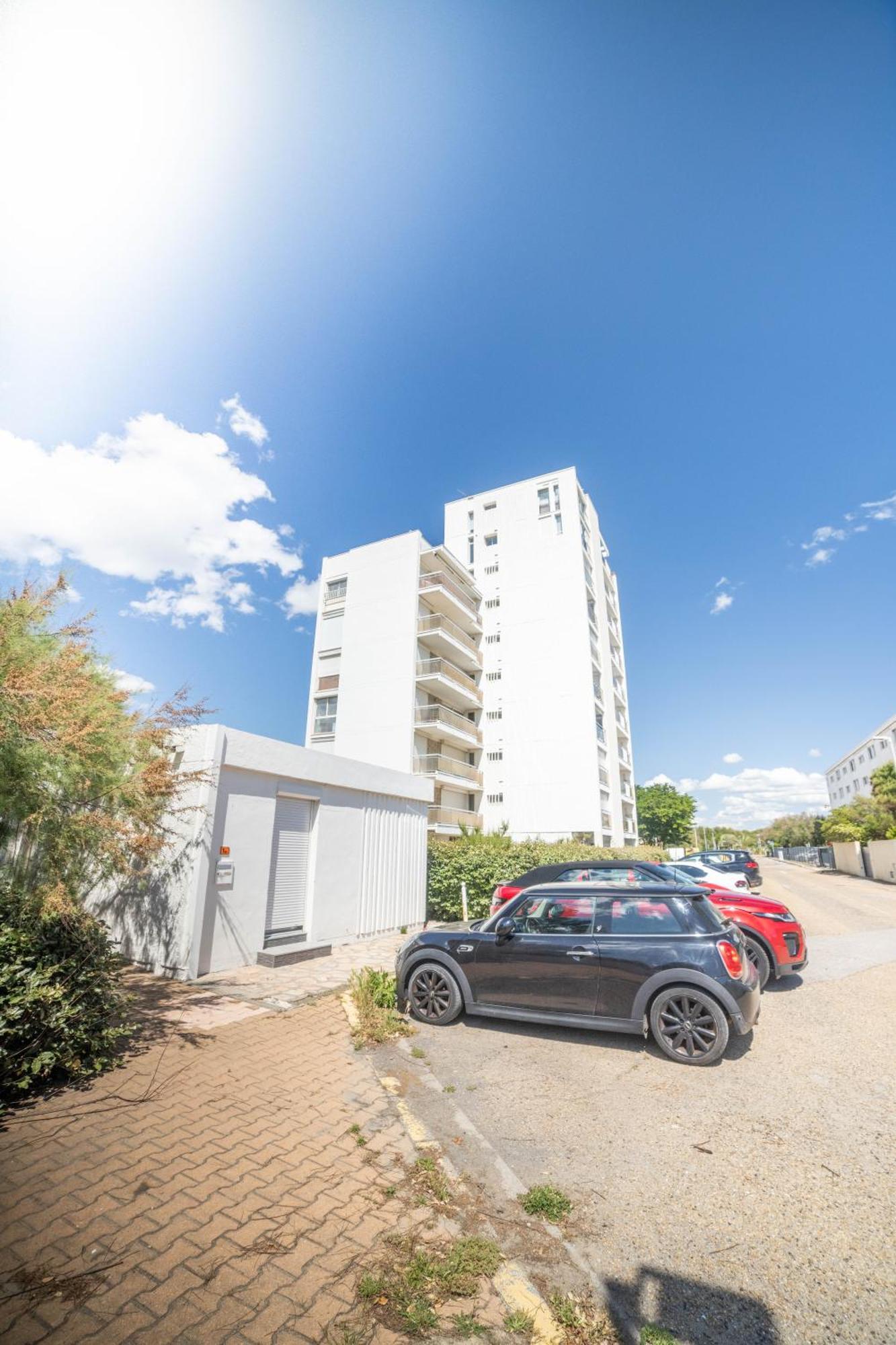 LE CALDERINI APPART - Face PLAGE WIFI et PARK Gratuit CALME - Résid Le Surcouf - CoHôteConciergerie La Grande Motte Exterior foto